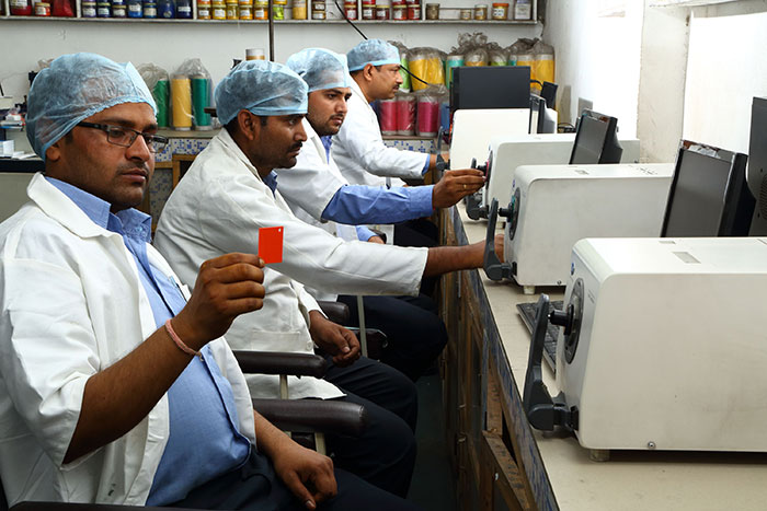 research-and-development-masterbatch-team